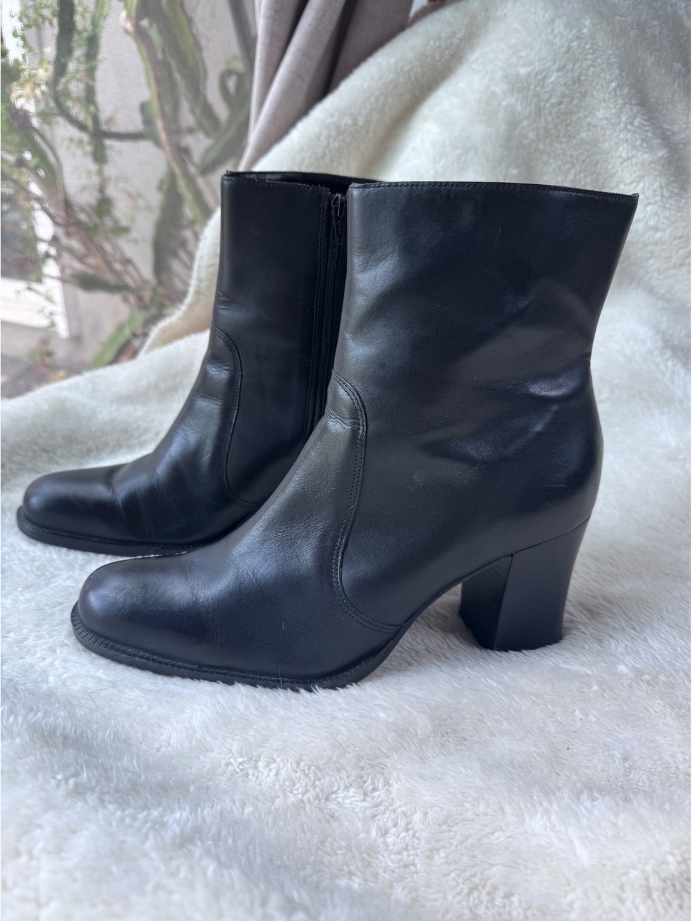 Hillard & Hanson Black Genuine Leather Ankle Boots- Ankle Boots - size 9